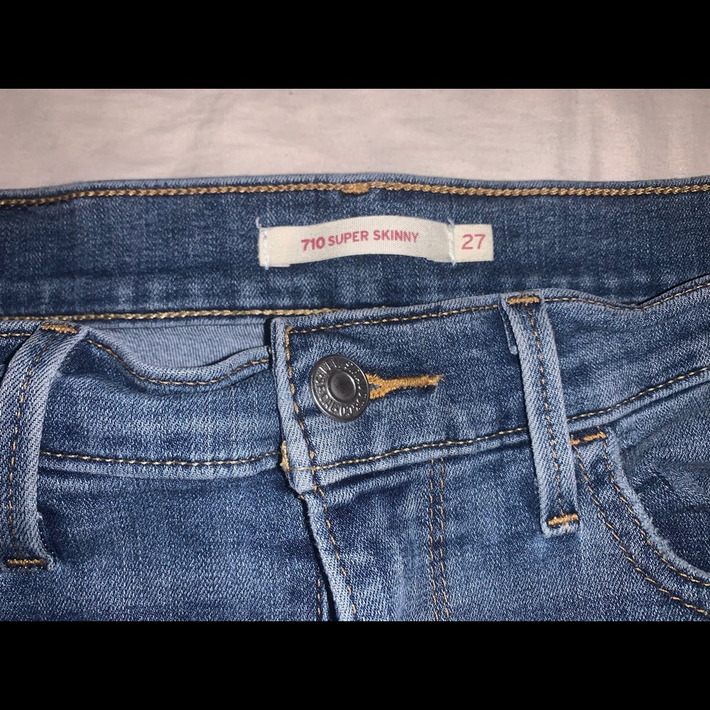 levi ripped jeans